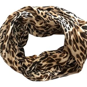 Maurice’s Leopard Print Infinity Scarf Brown Black Cream EUC Soft Lightweight